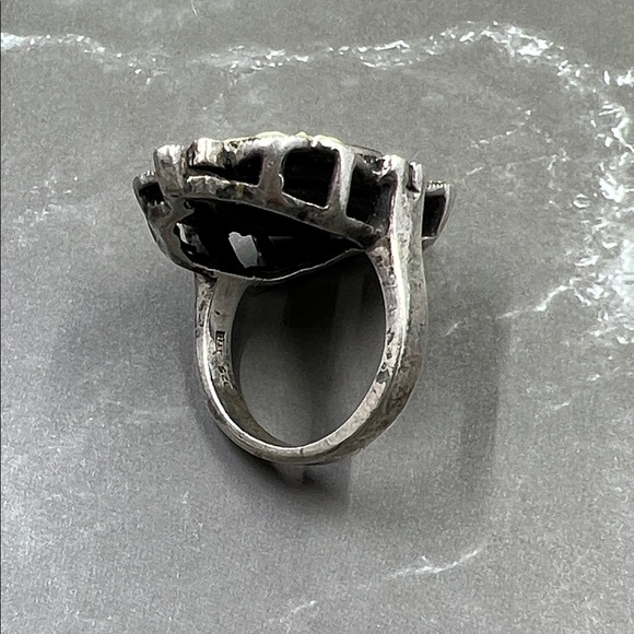 Vintage Sterling Mother of Pearl Cameo Black Onyx Ring - Picture 4 of 10